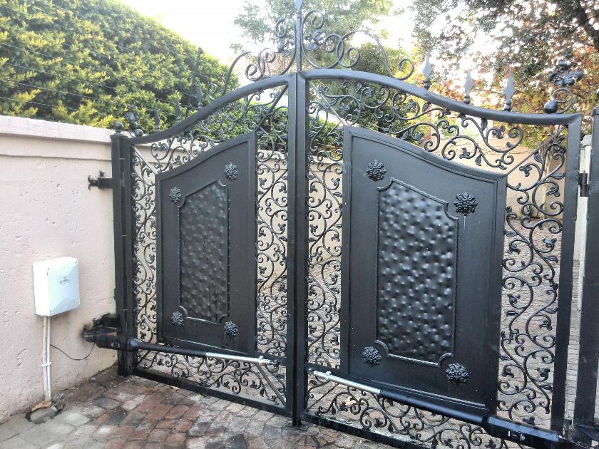 Proudly Installed by Stone Age Electronics